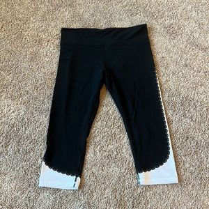 Athleta Scallop Elation Capri